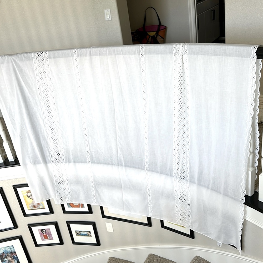 Queen Battenberg Lace Coverlet in Bright White